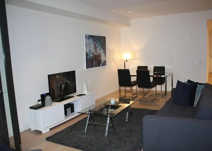 Perfect Large One Bedroom Plus Study - Alb09518