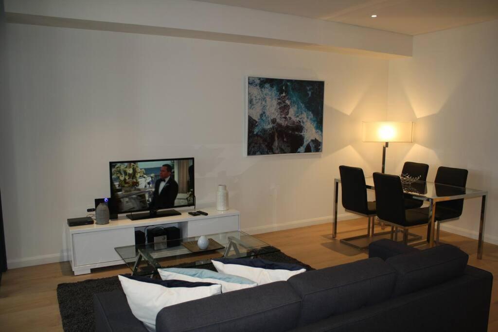 Perfect Large One Bedroom Study - Alb09518 Apartment *