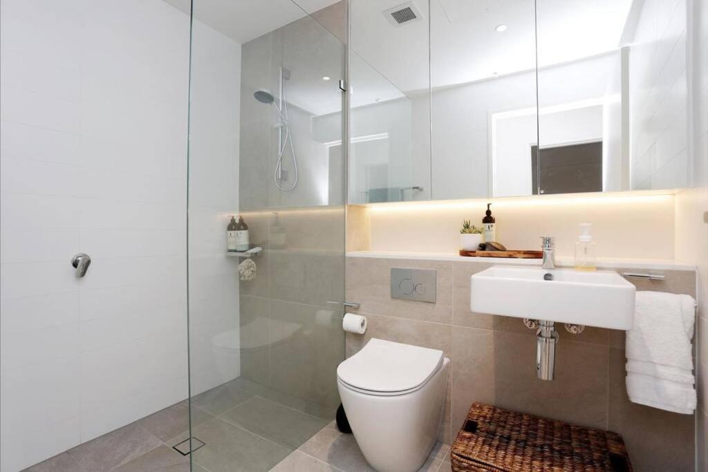 Perfect Large One Bedroom Study - Alb09518