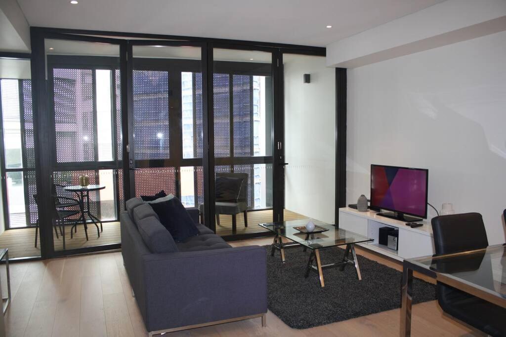 Perfect Large One Bedroom Study - Alb09518 Apartment