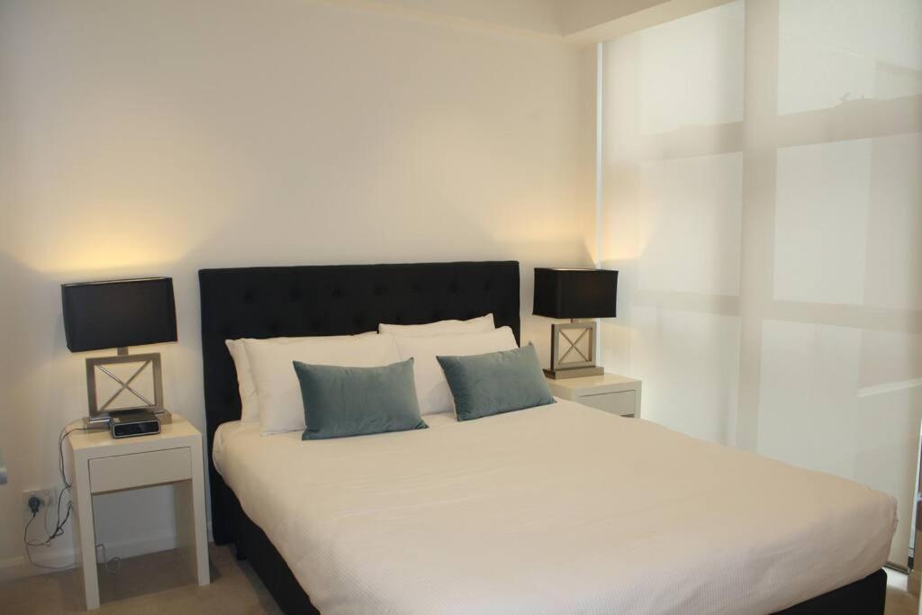 Perfect Large One Bedroom Study - Alb09518 *